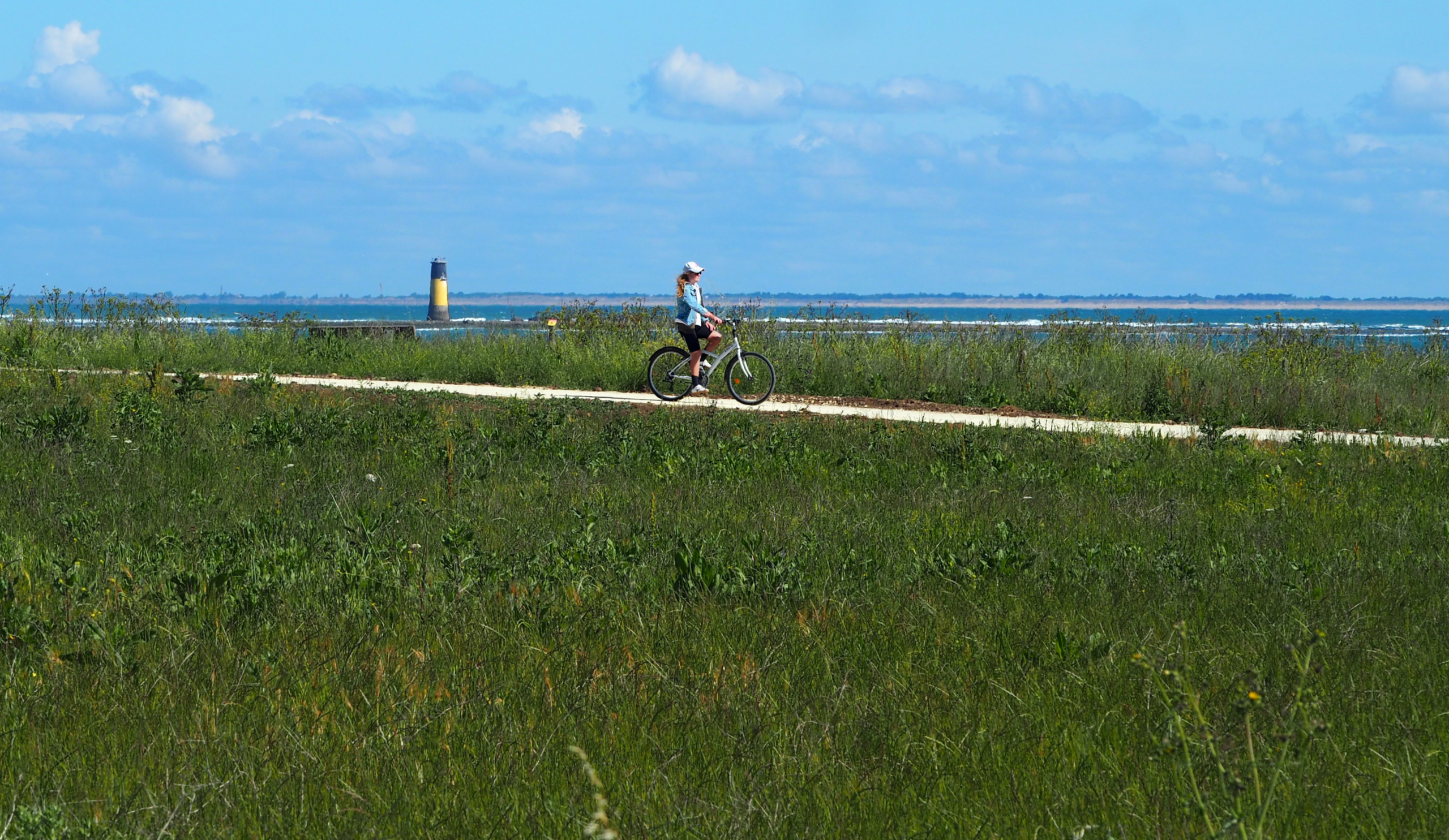 Piste cyclable devant le camping